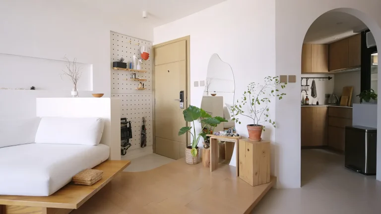 Small Apartment Entryway